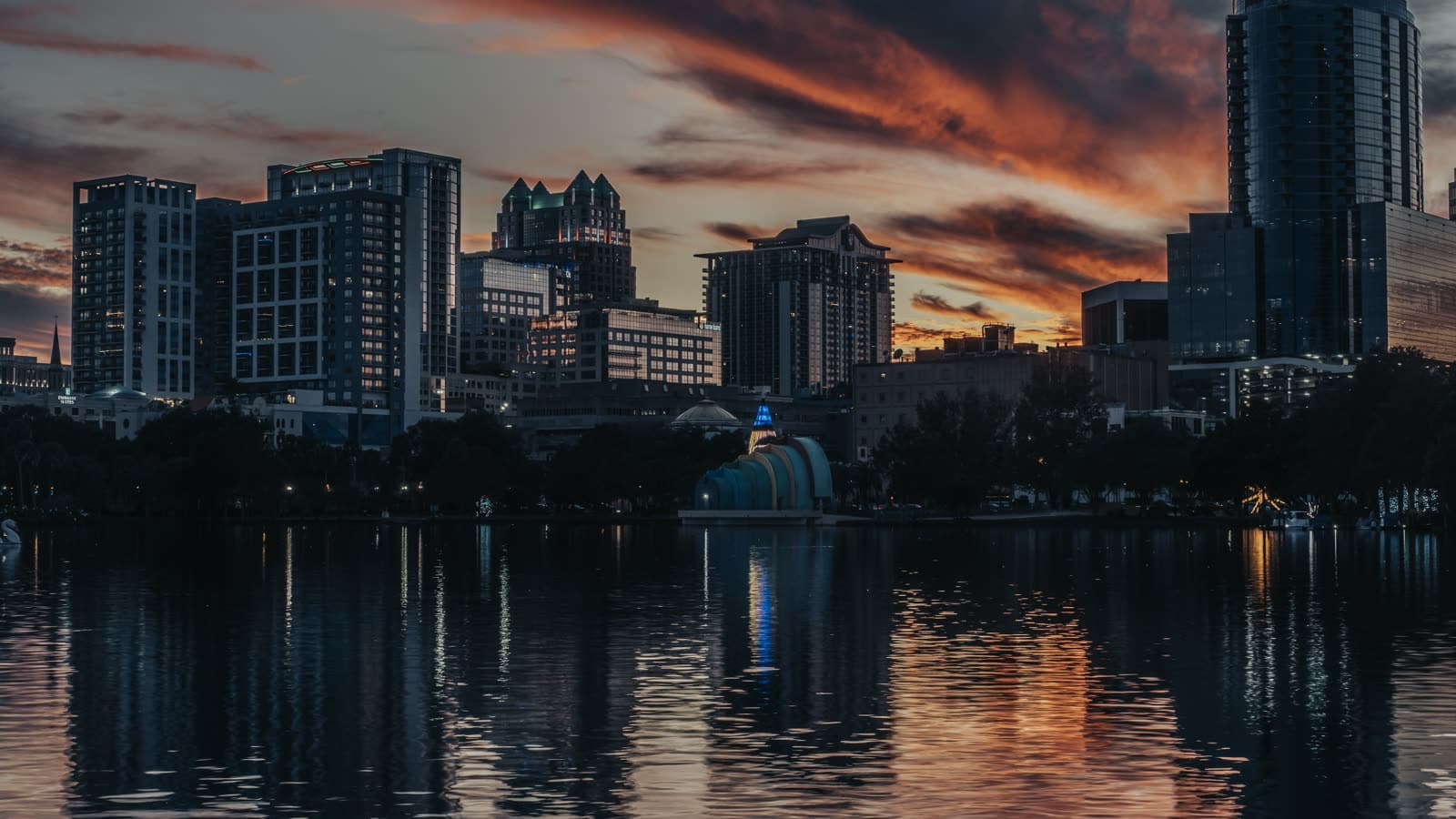 Lake Eola and the downtown Orlando skyline at sunset